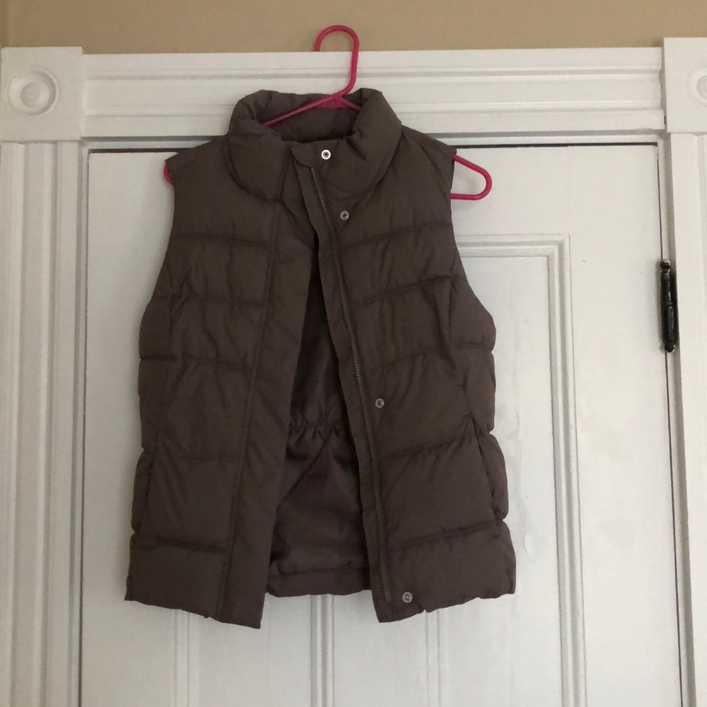 Gap brown puffer vest